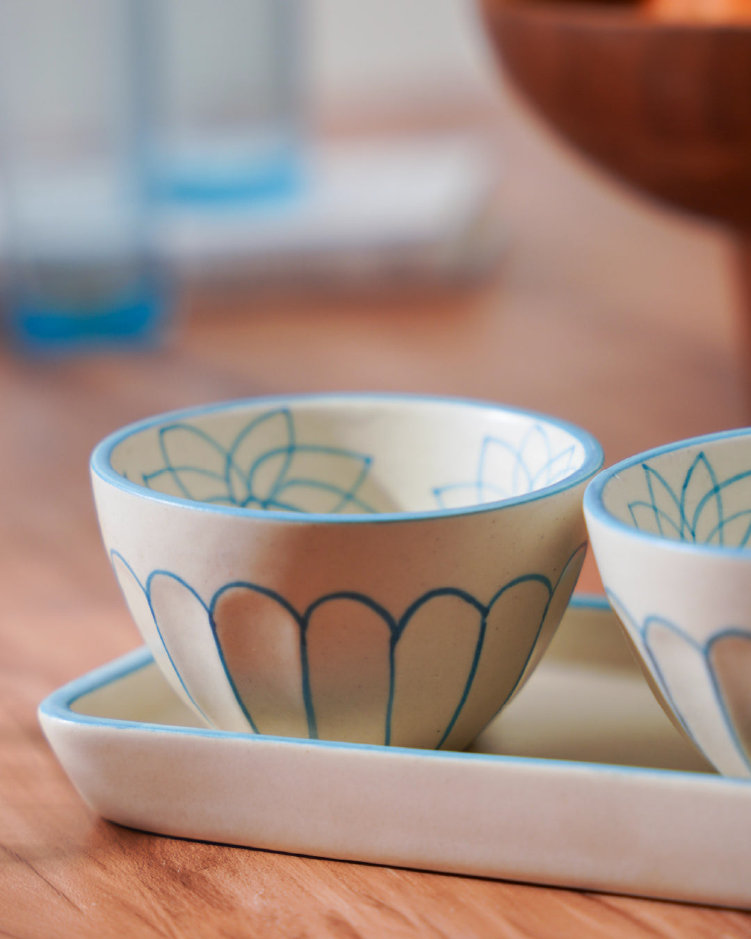 Meera- Serving set of 3 bowls with tray
